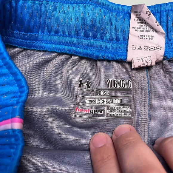 Youth Under Armour Shorts Large - Picture 3 of 3